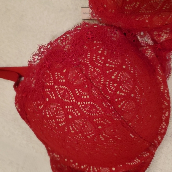 Red Lace Push-Up VS Bra - Picture 2 of 4